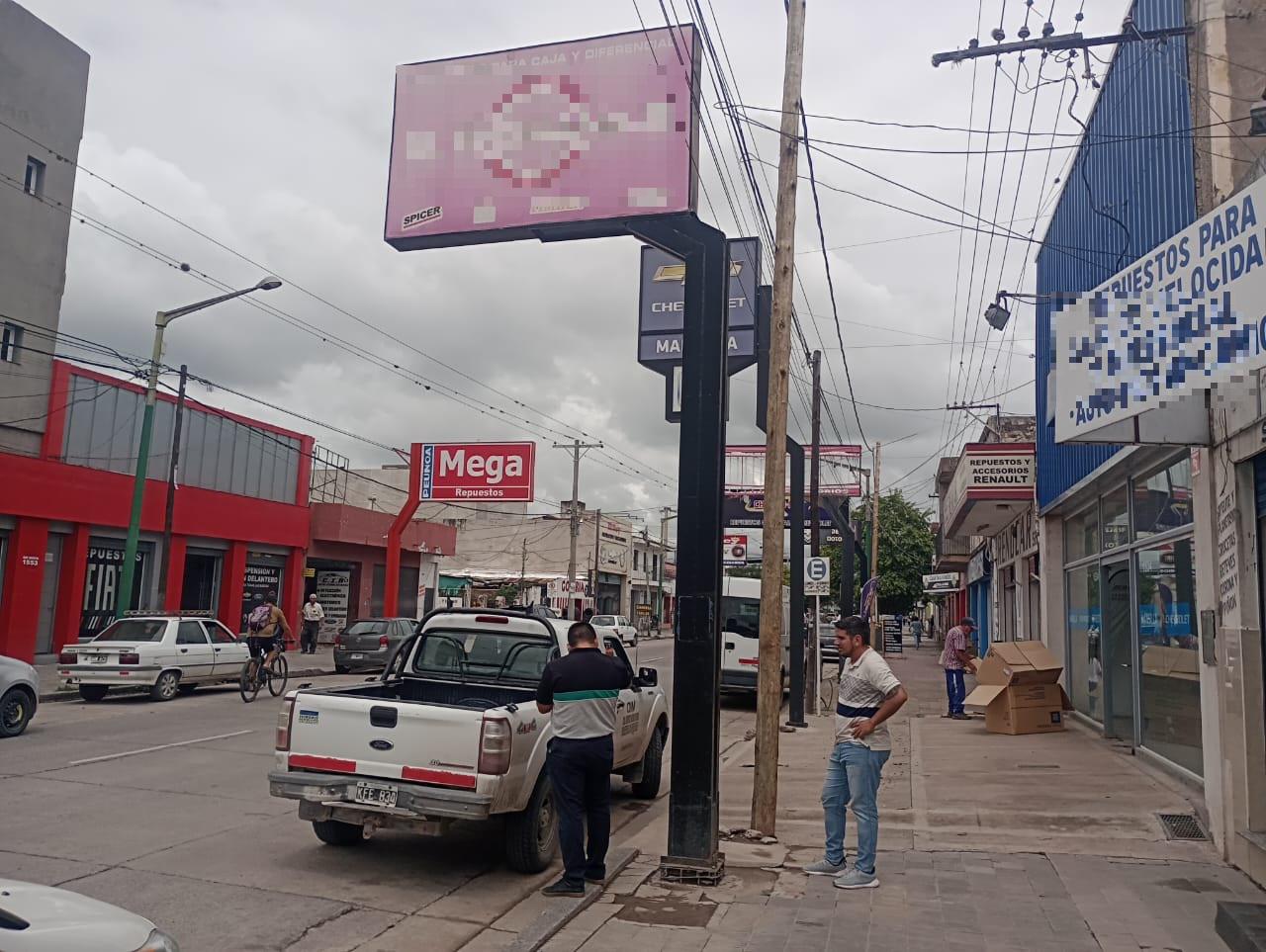 carteles-mal-estado-via-publica