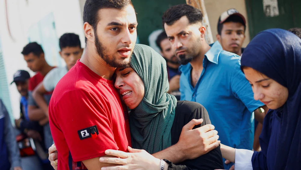 palestinos-lloran-muerte-familiares-asesinados-israel-este-martes-24-octubre-khan-younis-sur-gaza_58