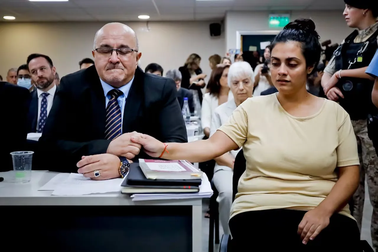 la-enfermera-brenda-aguero-junto-a-su-abogado-YZ7HVZ4HQVHMVFKNKDSBJKDRVE