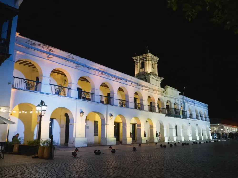 iluminacion-cabildo-homenaje-papa-francisco-1-1-jpg