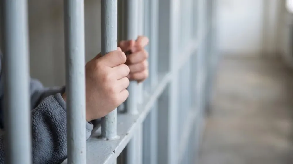 el-nuevo-regimen-penal-juvenil-comenzo-a-regir-el-sabado-y-establece-nuevas-penas-y-medidas-para-adolescentes-que-cometan-delitos-foto-imagen-generada-con-ia-gemini-PYGPPLZ4YFFKVFJ74ZLAV2AKTE